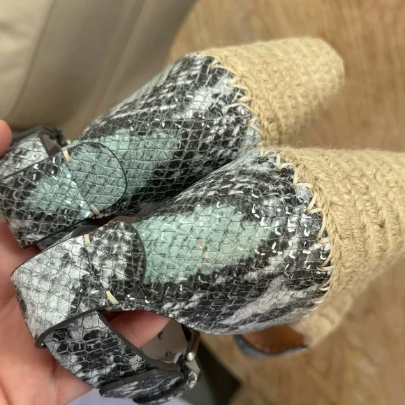 DOLCE VITA Women's Noor Wedge Sandal Stone Mint Black White Snake Print Sz 7.5 - Picture 7 of 8